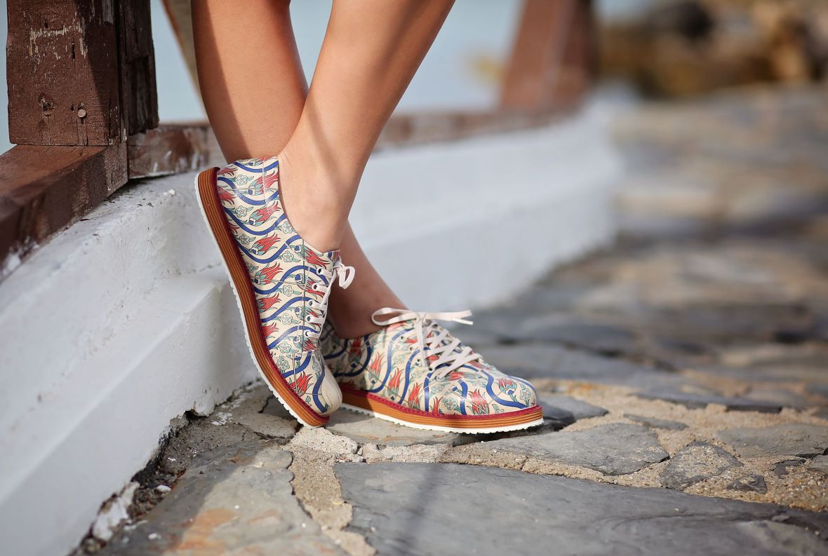 Prvi put u BiH /Neobični dizajn cipela i torbica "Dogo" otvara